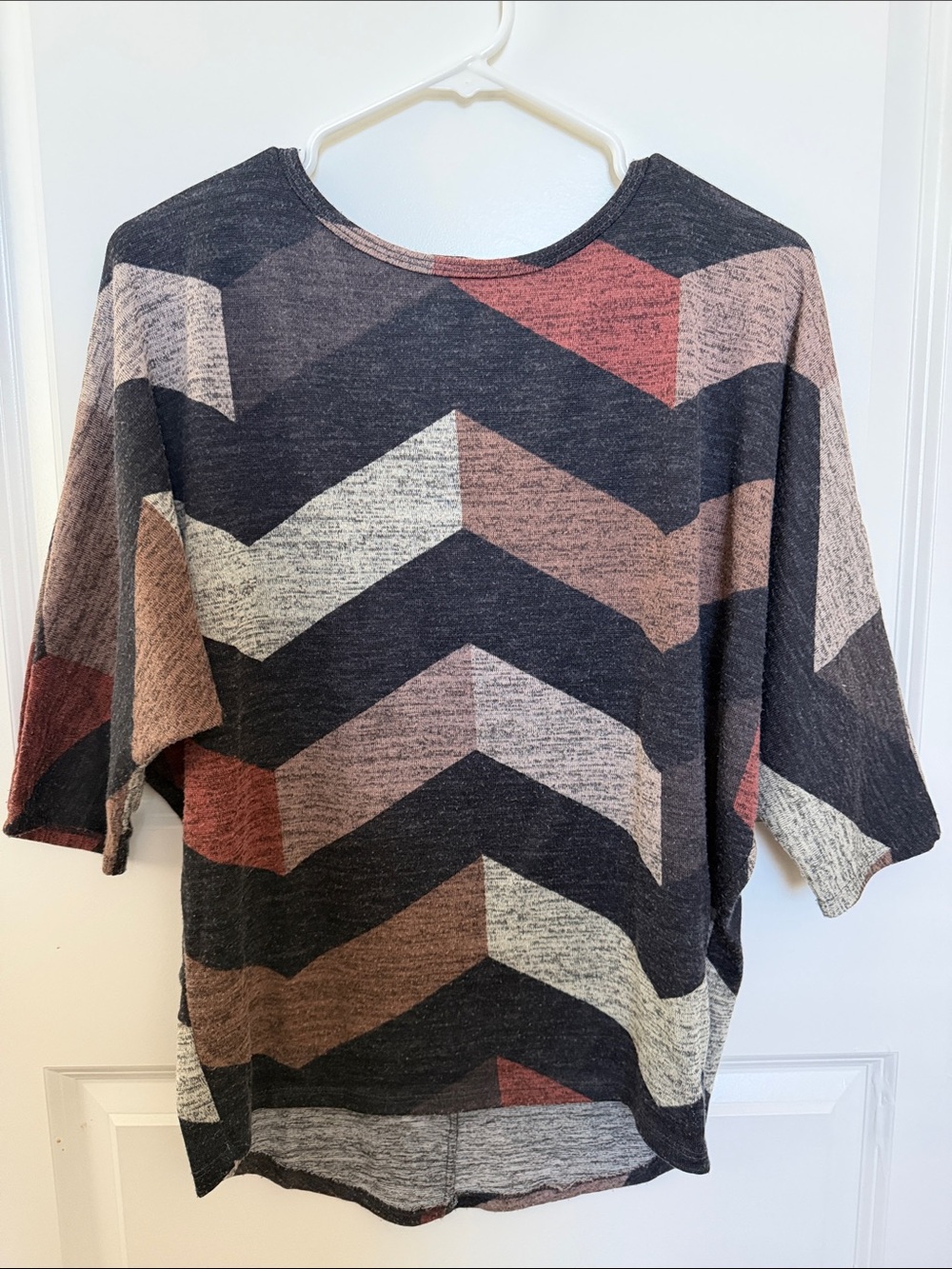 Oversized Chevron Pattern Women's Top in Black and Taupe